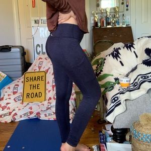 Aerie play navy leggings